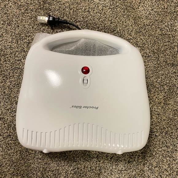 PROCTOR SILEX durable Belgian Waffle Maker - Picture 2 of 4